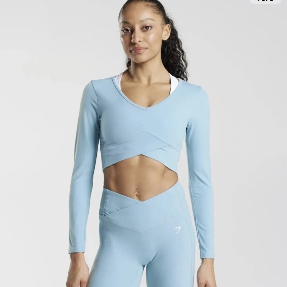 EUC Gym Shark Long Sleeve Crossover Crop Top